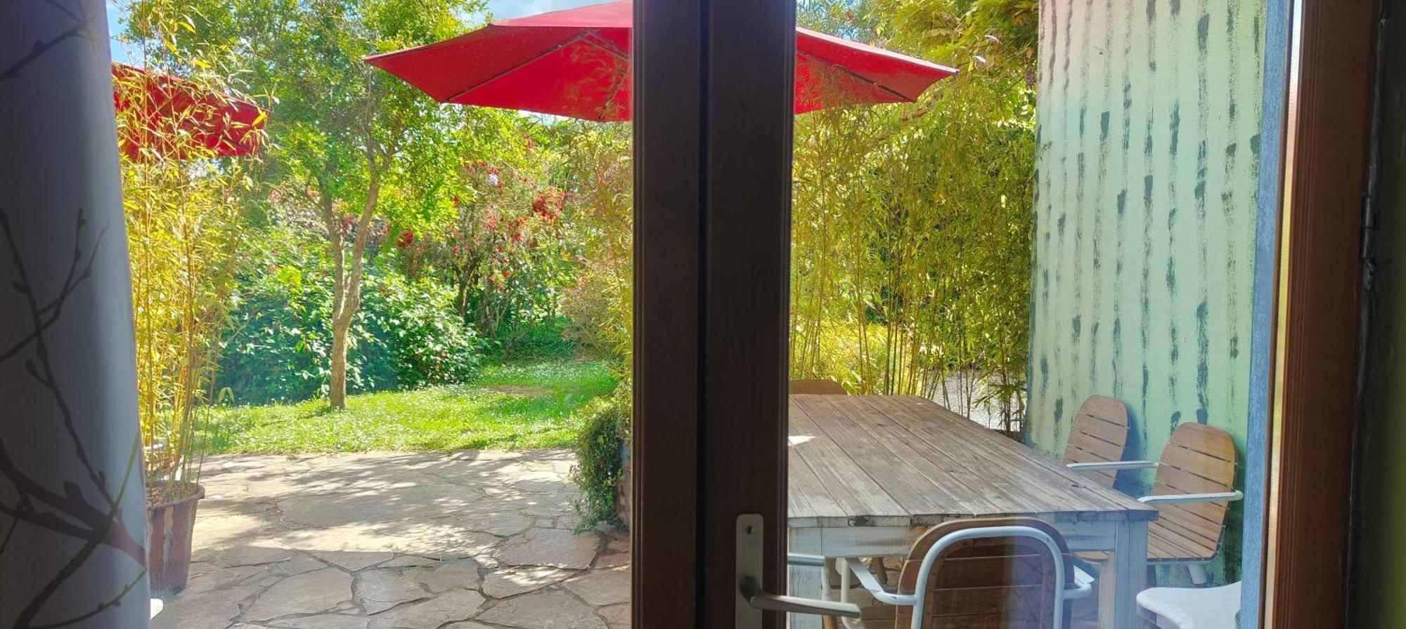 Apartamentos Rosa Jove กาบาญาส ภายนอก รูปภาพ